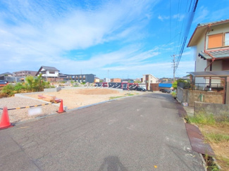 【前面道路含む現地写真】
