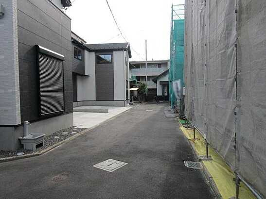 【前面道路含む現地写真】