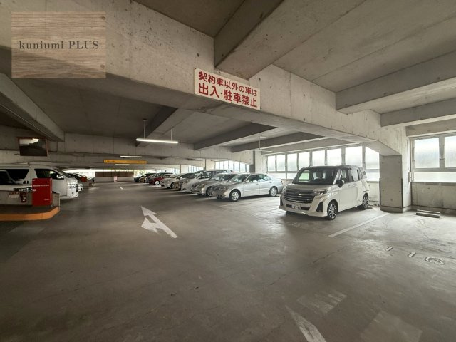 グリーンビュー鶴見1号棟の駐車場