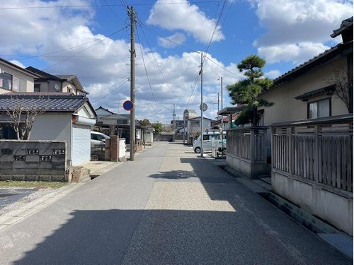 酒田市緑町建売住宅【Z空調】の前面道路含む現地写真|前面道路になります。