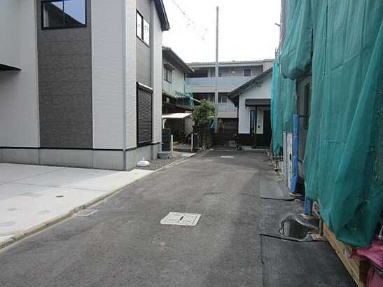 【前面道路含む現地写真】