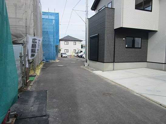 【前面道路含む現地写真】