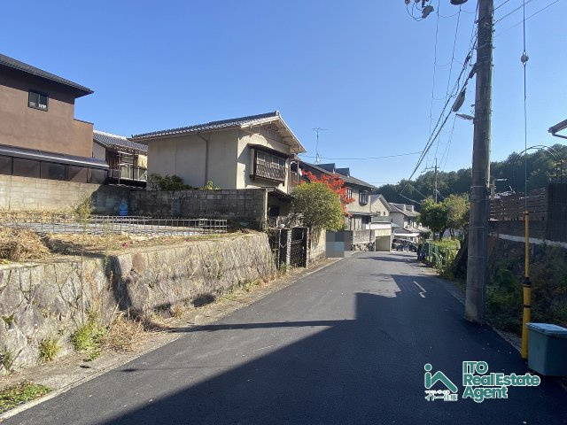 静市市原町 新築戸建の前面道路含む現地写真