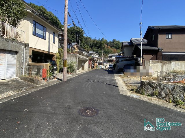 静市市原町 新築戸建の前面道路含む現地写真