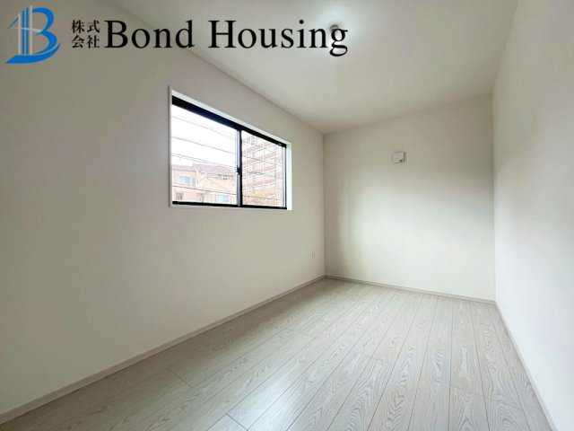 「南西角地」「小中学校徒歩5分圏内」　伊川谷町有瀬の前面道路含む現地写真