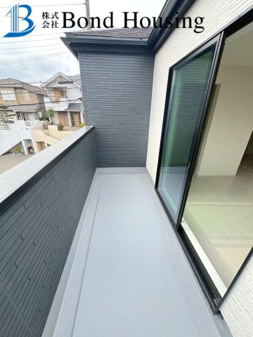 「南西角地」「小中学校徒歩5分圏内」　伊川谷町有瀬の前面道路含む現地写真