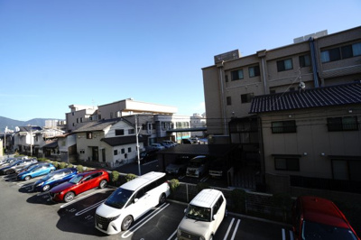 【展望】 | 【上質リノベ】ステイツ野村向洋 | 【四季を感じる】
四季の移ろい・爽やかな青空や風を感じられ
自然を愉しめるパノラマビュー。
毎日の暮らしに余裕を感じさせてくれる、
遮る物の無い開放的な眺望を是非、ご堪能ください。