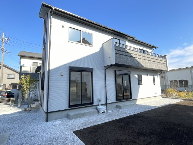 藤岡市藤岡（全１棟）１号棟の外観|ナチュラルで飽きの来ないデザインは流行に左右されない家の形です。外構も綺麗に仕上がっています(^▽^)/
