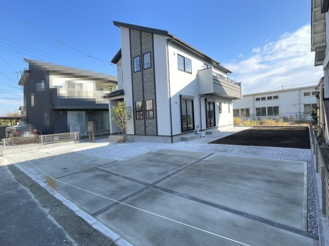 藤岡市藤岡（全１棟）１号棟の前面道路含む現地写真