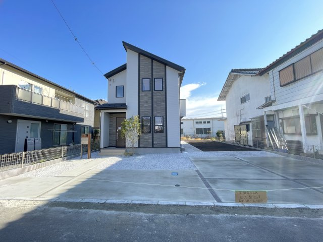 藤岡市藤岡（全１棟）１号棟の前面道路含む現地写真