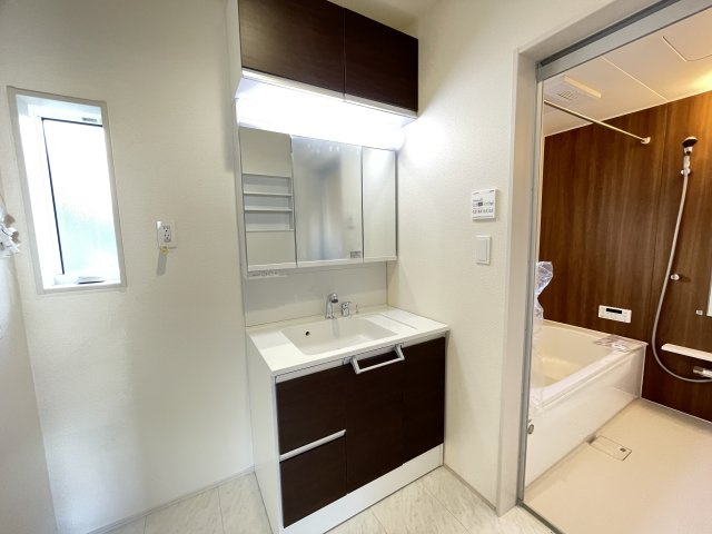 藤岡市藤岡（全１棟）１号棟の前面道路含む現地写真