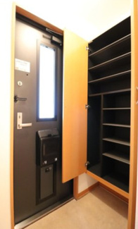 【玄関】 | レ･ポワソン | ※同タイプ、別部屋写真使用。