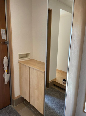 【玄関】 | 鶴岡市大宝寺建売住宅【Ｚ空調】 | 大きいシューズボックスはどんどん増える靴を散らかさずに収納できます。