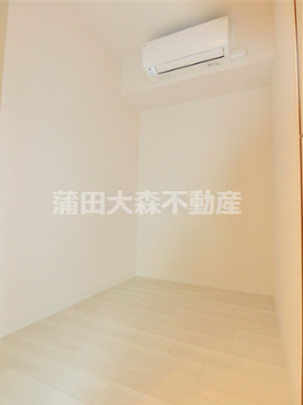 KDXレジデンス田園調布南の内装|洋室2帖　エアコンついてますのでこもれるテレワークルームとしても！