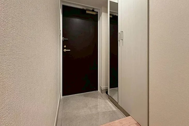 【玄関】 | レクセル小竹向原 | シューズボックスとクローゼットが付いている玄関です。