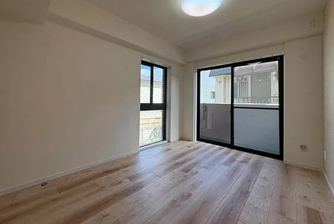 【洋室】 | レクセル小竹向原 | 暖かいひだまりを全身で感じ取れる室内。光あふれる空間で子育てをする喜び。