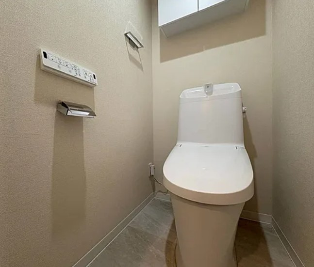 【トイレ】 | レクセル小竹向原 | リモコンでワンタッチ操作が可能な節水型温水洗浄トイレ