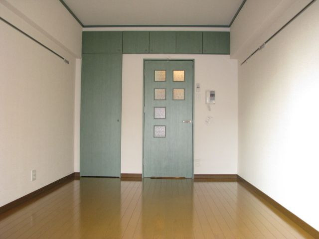 ロイヤル渡辺通の居間・リビング