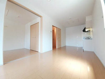 【居間・リビング】 | ベルファミーユⅡ | ゆったりとしたリビングです