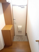 収納もある玄関です