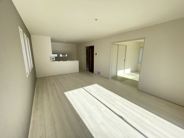藤岡市藤岡第34（全4棟）1号棟の居間・リビング