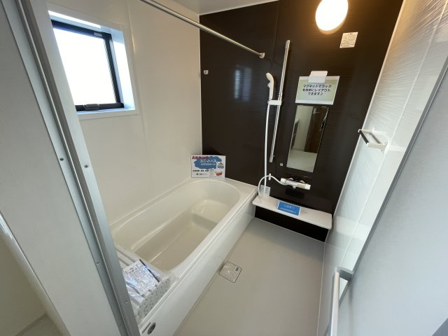 藤岡市藤岡第34（全4棟）1号棟の浴室|一日の終わりのバスタイムは、心地よく入浴したいですね。浴室をより快適空間に、使いやすい広々1坪サイズのユニットバスです(^▽^)/
