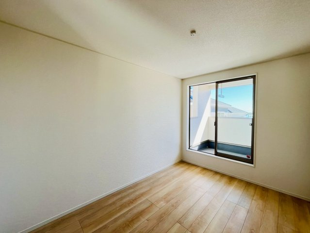 ♥♥糸満市大度第1-4号棟の洋室|明るい洋室です