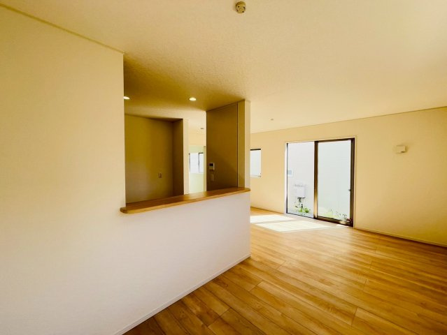 ♥♥糸満市大度第1-4号棟の居間・リビング|こちらの居間で趣味の時間をお楽しみください