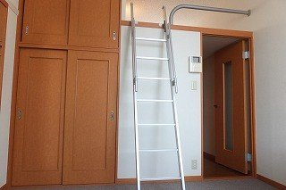 ゆったり過ごせる居間です