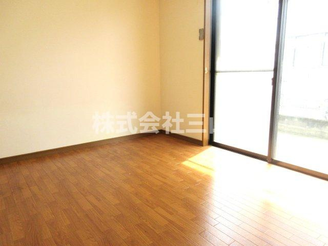 フェニックスカネヨ平和台の居間・リビング