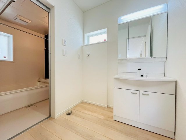 ♥♥糸満市大度第1-2号棟の独立洗面台|独立洗面台で身支度をすべて済ませてしまいましょう