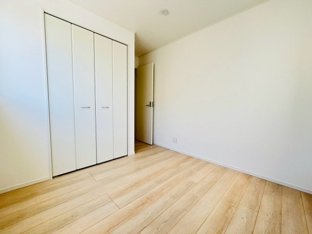 ♥♥糸満市大度第1-2号棟の洋室|落ち着いた色調の洋室です