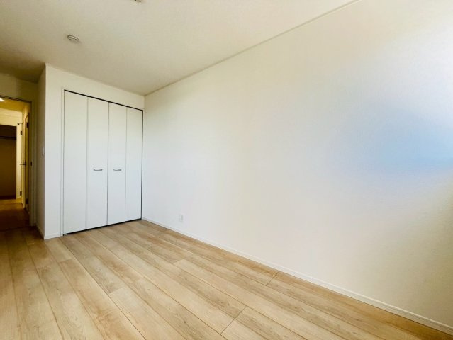 ♥♥糸満市大度第1-2号棟の洋室|明るい洋室です