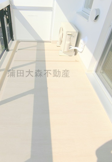 コンフォリア・リヴ大森西のバルコニー|物干し金具付きのバルコニー