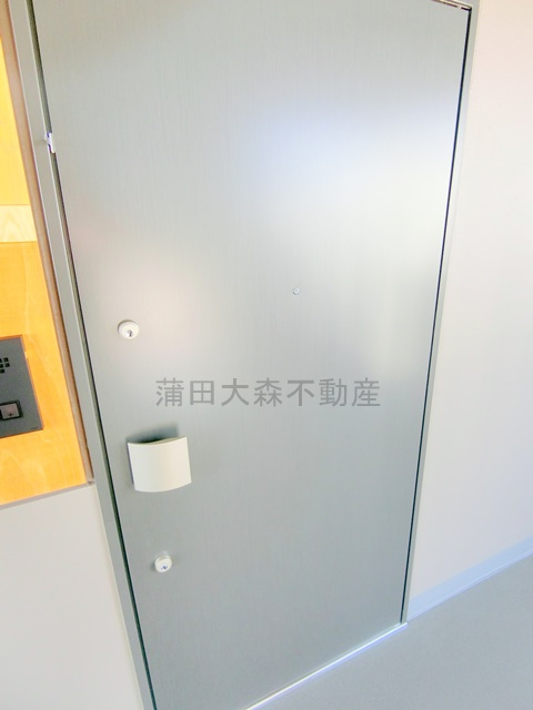 コンフォリア・リヴ大森西の玄関