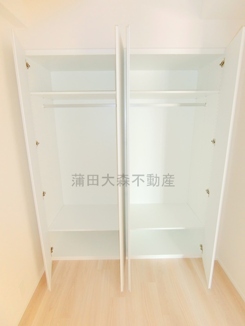 コンフォリア・リヴ大森西の収納|洋室3.4帖の収納　クローゼット