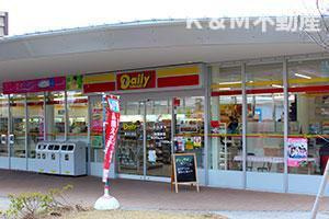 Ｄｏｍｕｓ　Ｈｉｌｌｓ　Ｈｉｋａｒｉｇａｏｋａ（ドムスヒルズ光ヶ丘）の周辺|デイリーヤマザキ麗澤…まで382m 