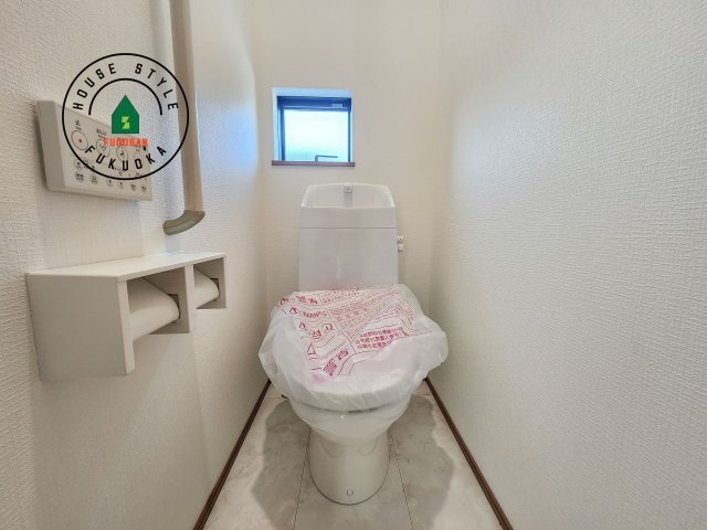 福岡市早良区飯倉2丁目第1-2棟（B号棟）のトイレ|温水洗浄便座を完備しております。2ヶ所にトイレがあるのは朝の慌ただしい時間も安心です。