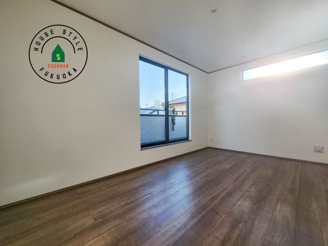 福岡市早良区飯倉2丁目第1-2棟（B号棟）の寝室|主寝室には収納力に優れたクローゼットがありますので、お部屋もすっきり片付きます。