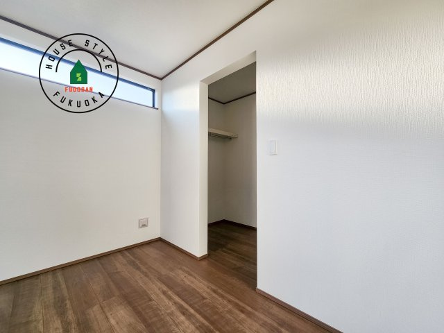 福岡市早良区飯倉2丁目第1-2棟（B号棟）の収納|洋服や大きな荷物が多い方や人数の多いご家族などは、一般的なクローゼットよりもウォークインクローゼットのほうが使い勝手が良いです。