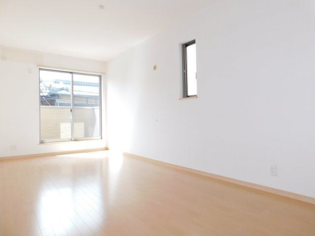 清須市朝日五条の中古一戸建の洋室|◇洋室◇　　南面で明るい洋室　全居室収納完備！　（２０２５年９月リフォーム済）　