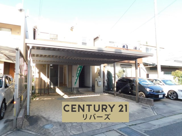 清須市朝日五条の中古一戸建の外観|☆２０２５年９月リフォーム済☆　　いつでもご案内出来ます♪（お問合せ当日、平日、水曜、夜間の見学でもＯＫ）　南向き！　カーポート付き・駐車並列２台ＯＫ！　太陽光発電設備搭載！