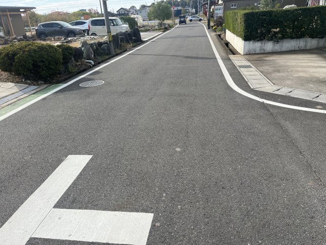 ５８６８１　各務原市那加桐野町土地の前面道路含む現地写真