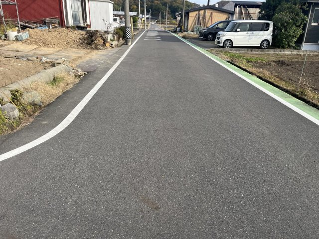 ５８６８１　各務原市那加桐野町土地の前面道路含む現地写真