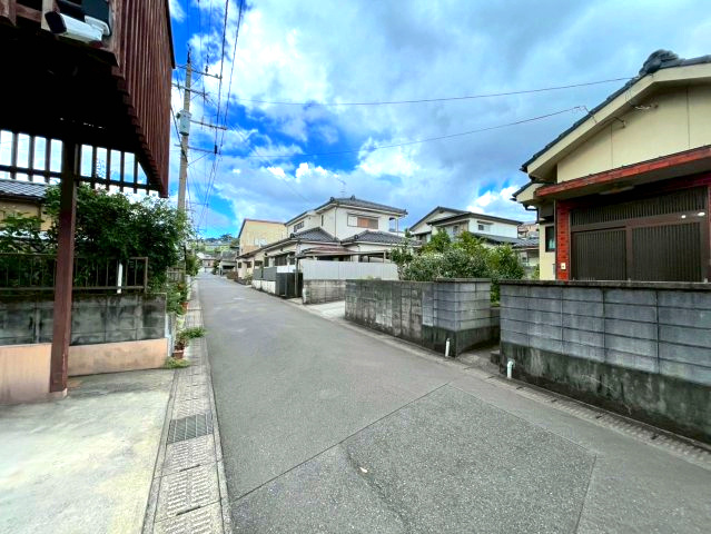 玉里団地3丁目　中古戸建ての前面道路含む現地写真|玉里団地内の平坦地です。