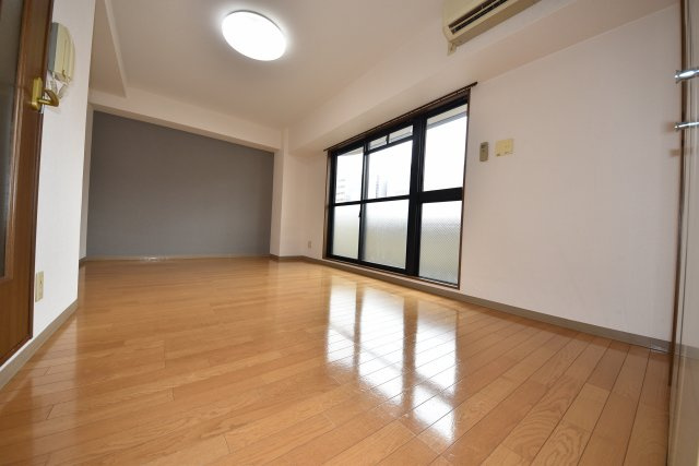 桜川ゼンシンビルの居間・リビング