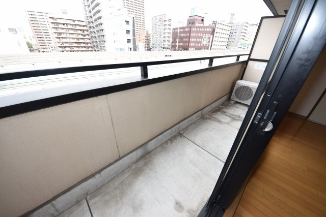 桜川ゼンシンビルのバルコニー