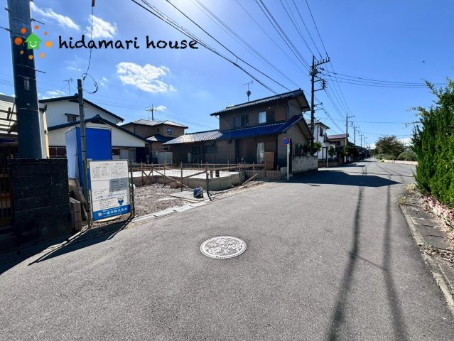 西区指扇領別所　新築戸建　リーブルガーデン01の前面道路含む現地写真