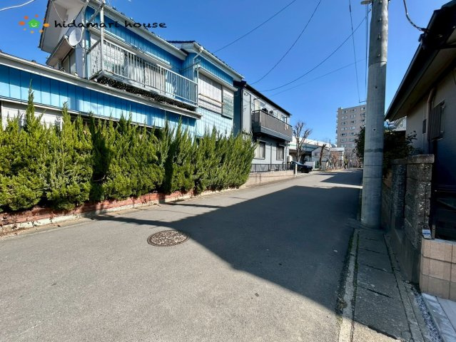 西区指扇領別所　新築戸建　リーブルガーデン01の前面道路含む現地写真