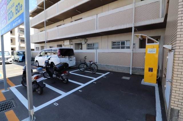 セントラルコート南茨木の駐車場